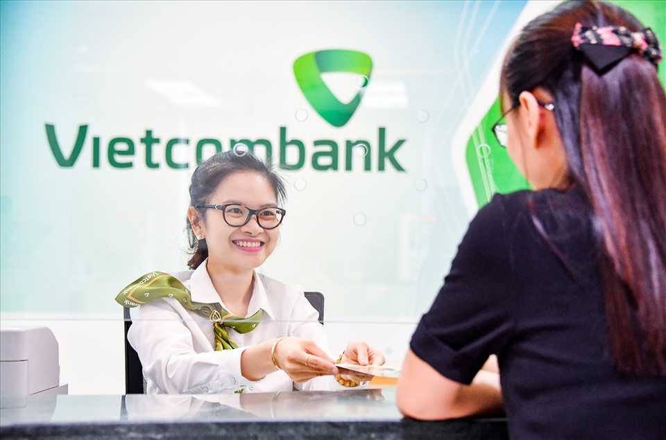 Kiểm tra lịch sử giao dịch Vietcombank trực tiếp tại quầy giao dịch